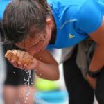 BERN, 12JUN16 - Willkommene Erfrischung: Die Teilnehmerinnen werden an Verpflegungsposten und am Ziel mit abwechslungsreichem Angebot an Snacks und Getraenken entlang der Strecke versorgt. Impression vom 30. Schweizer Frauenlauf in Bern am 12. Juni 2016.
Impression of the 30th Swiss Women's Run in Bern, Switzerland, June 12, 2016. With more than 16,000 participants, the Swiss Women's Run is the largest women's sports event in Switzerland.
swiss-image.ch/Photo Michael Buholzer