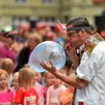 BERN, 12JUN16 - Leuchtende Kinderaugen: Die Clowns der Stiftung Theodora begleiten die Maedchen ueber die 500 Meter Strecke beim 'Girls Sprint'. Impression vom 30. Schweizer Frauenlauf in Bern am 12. Juni 2016.
Impression of the 30th Swiss Women's Run in Bern, Switzerland, June 12, 2016. With more than 16,000 participants, the Swiss Women's Run is the largest women's sports event in Switzerland.
swiss-image.ch/Photo Michael Buholzer