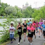 BERN, 12JUN16 - Keine nassen Fuesse: Lauf entlang der hoch fliessenden Aare auf der 10 km Strecke des 30. Schweizer Frauenlauf in Bern am 12. Juni 2016. Im Hintergrund das Bundeshaus.Impression of the 30th Swiss Women's Run in Bern, Switzerland, June 12, 2016. With more than 16,000 participants, the Swiss Women's Run is the largest women's sports event in Switzerland.swiss-image.ch/Photo Andy Mettler