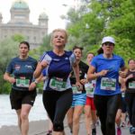 BERN, 12JUN16 - Keine nassen Fuesse: Lauf entlang der hoch fliessenden Aare auf der 10 km Strecke des 30. Schweizer Frauenlauf in Bern am 12. Juni 2016. Im Hintergrund das Bundeshaus.Impression of the 30th Swiss Women's Run in Bern, Switzerland, June 12, 2016. With more than 16,000 participants, the Swiss Women's Run is the largest women's sports event in Switzerland.swiss-image.ch/Photo Andy Mettler