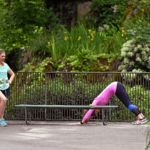 BERN, 12JUN16 - Stretching im Park. Bern im Lauffieber: Ueber 16'000 laufbegeisterte Frauen treten in den verschiedenen Kategorien zu den Rennen in und um die Berner Altstadt an. Impression vom 30. Schweizer Frauenlauf in Bern am 12. Juni 2016.Impression of the 30th Swiss Women's Run in Bern, Switzerland, June 12, 2016. With more than 16,000 participants, the Swiss Women's Run is the largest women's sports event in Switzerland.swiss-image.ch/Photo Michael Buholzer