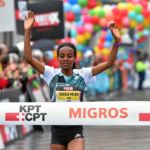 BERN, 12JUN16 - Bern im Lauffieber: Ueber 15'000 laufbegeisterte Frauen und Maedchen starteten in verschiedenen Kategorien zu den Rennen in und um die Berner Altstadt an. Spass und Freude am Laufen praegten die Stimmung, der einige Regentropfen nichts anhaben konnten. Impression vom 30. Schweizer Frauenlauf in Bern am 12. Juni 2016.Impression of the 30th Swiss Women's Run in Bern, Switzerland, June 12, 2016. With more than 16,000 participants, the Swiss Women's Run is the largest women's sports event in Switzerland.swiss-image.ch/Photo Michael Buholzer