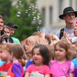 BERN, 12JUN16 - Leuchtende Kinderaugen: Die Clowns der Stiftung Theodora begleiten die Maedchen ueber die 500 Meter Strecke beim 'Girls Sprint'. Impression vom 30. Schweizer Frauenlauf in Bern am 12. Juni 2016.Impression of the 30th Swiss Women's Run in Bern, Switzerland, June 12, 2016. With more than 16,000 participants, the Swiss Women's Run is the largest women's sports event in Switzerland.swiss-image.ch/Photo Michael Buholzer