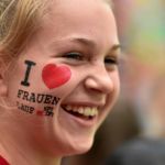 BERN, 12JUN16 - Bern im Lauffieber: Ueber 15'000 laufbegeisterte Frauen und Maedchen starteten in verschiedenen Kategorien zu den Rennen in und um die Berner Altstadt an. Spass und Freude am Laufen praegten die Stimmung, der einige Regentropfen nichts anhaben konnten. Impression vom 30. Schweizer Frauenlauf in Bern am 12. Juni 2016.Impression of the 30th Swiss Women's Run in Bern, Switzerland, June 12, 2016. With more than 16,000 participants, the Swiss Women's Run is the largest women's sports event in Switzerland.swiss-image.ch/Photo Michael Buholzer