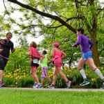 BERN, 12JUN16 - Warmlaufen im Park. Bern im Lauffieber: Ueber 16'000 laufbegeisterte Frauen treten in den verschiedenen Kategorien zu den Rennen in und um die Berner Altstadt an. Impression vom 30. Schweizer Frauenlauf in Bern am 12. Juni 2016.Impression of the 30th Swiss Women's Run in Bern, Switzerland, June 12, 2016. With more than 16,000 participants, the Swiss Women's Run is the largest women's sports event in Switzerland.swiss-image.ch/Photo Michael Buholzer