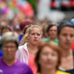 BERN, 12JUN16 - Konzentration kurz vor dem Start zum 10 km Lauf mit neuer Streckenfuehrung. Die Laeuferinnen starten in mehreren Bloecken auf der Monbijoustrasse - ein sehenswertes Schauspiel. Impression vom 30. Schweizer Frauenlauf in Bern am 12. Juni 2016.Impression of the 30th Swiss Women's Run in Bern, Switzerland, June 12, 2016. With more than 16,000 participants, the Swiss Women's Run is the largest women's sports event in Switzerland.swiss-image.ch/Photo Michael Buholzer