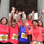 BERN, 12JUN16 - Die Laeuferinnen mit den Politikerinnen Regula Rytz (L) und Franziska Teuscher (2L) und Yvonne Oeri (2R) freuen sich vor dem Start im Elite Rennen ueber 5 Kilometer anlaesslich des 30. Schweizer Frauenlauf in Bern am 12. Juni 2016.Impression of the 30th Swiss Women's Run in Bern, Switzerland, June 12, 2016. With more than 16,000 participants, the Swiss Women's Run is the largest women's sports event in Switzerland.swiss-image.ch/Photo Michael Buholzer