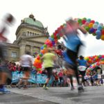 BERN, 12JUN16 - Lauf durch die Bundeshauptstadt: Die Laeuferinnen erblicken kurz vor dem Ziel das Bundeshaus anlaesslich des 30. Schweizer Frauenlauf in Bern am 12. Juni 2016.Impression of the 30th Swiss Women's Run in Bern, Switzerland, June 12, 2016. With more than 16,000 participants, the Swiss Women's Run is the largest women's sports event in Switzerland.swiss-image.ch/Photo Michael Buholzer